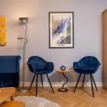 Eclectic Condo Romexpo 2Br Near Metro